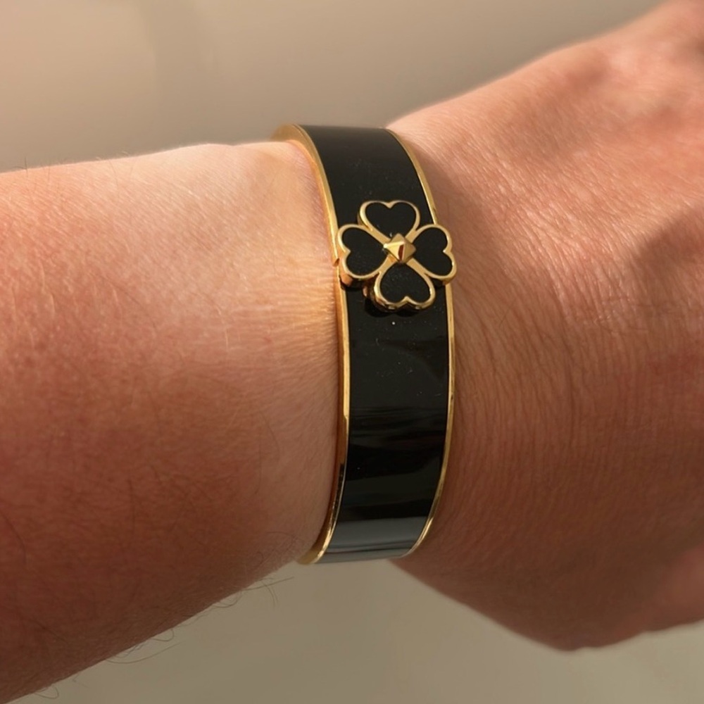 ♠️ Kate spade - 2 for 1 — Tee & bracelet- White & Yellow & black & gold bangle 🍍 - Picture 2 of 15